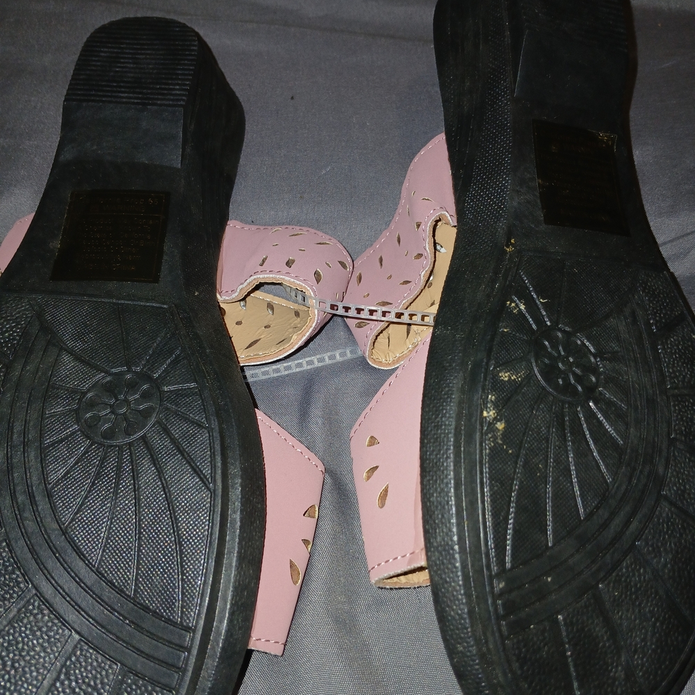 Floral Wedges - Picture 5 of 6